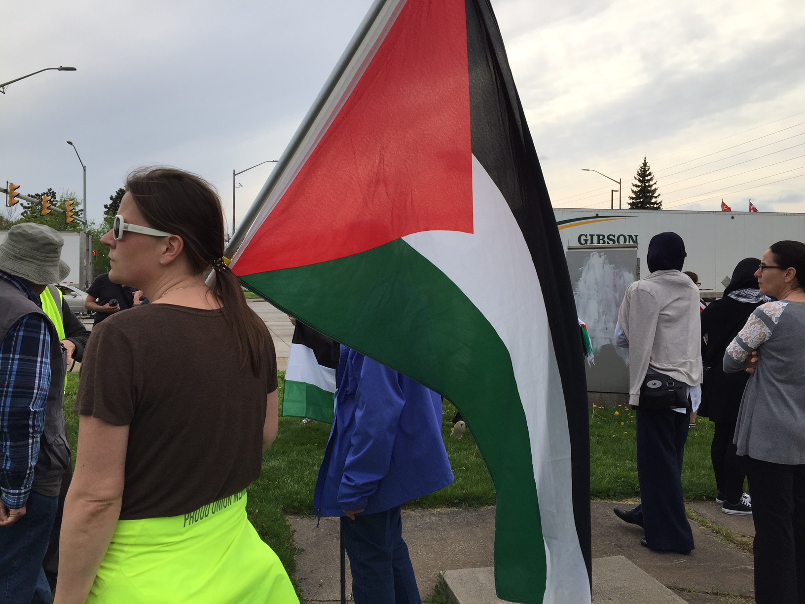 Laura Chesnik holding a Palestinian flag at Hands Off Jerusalem protest 2018